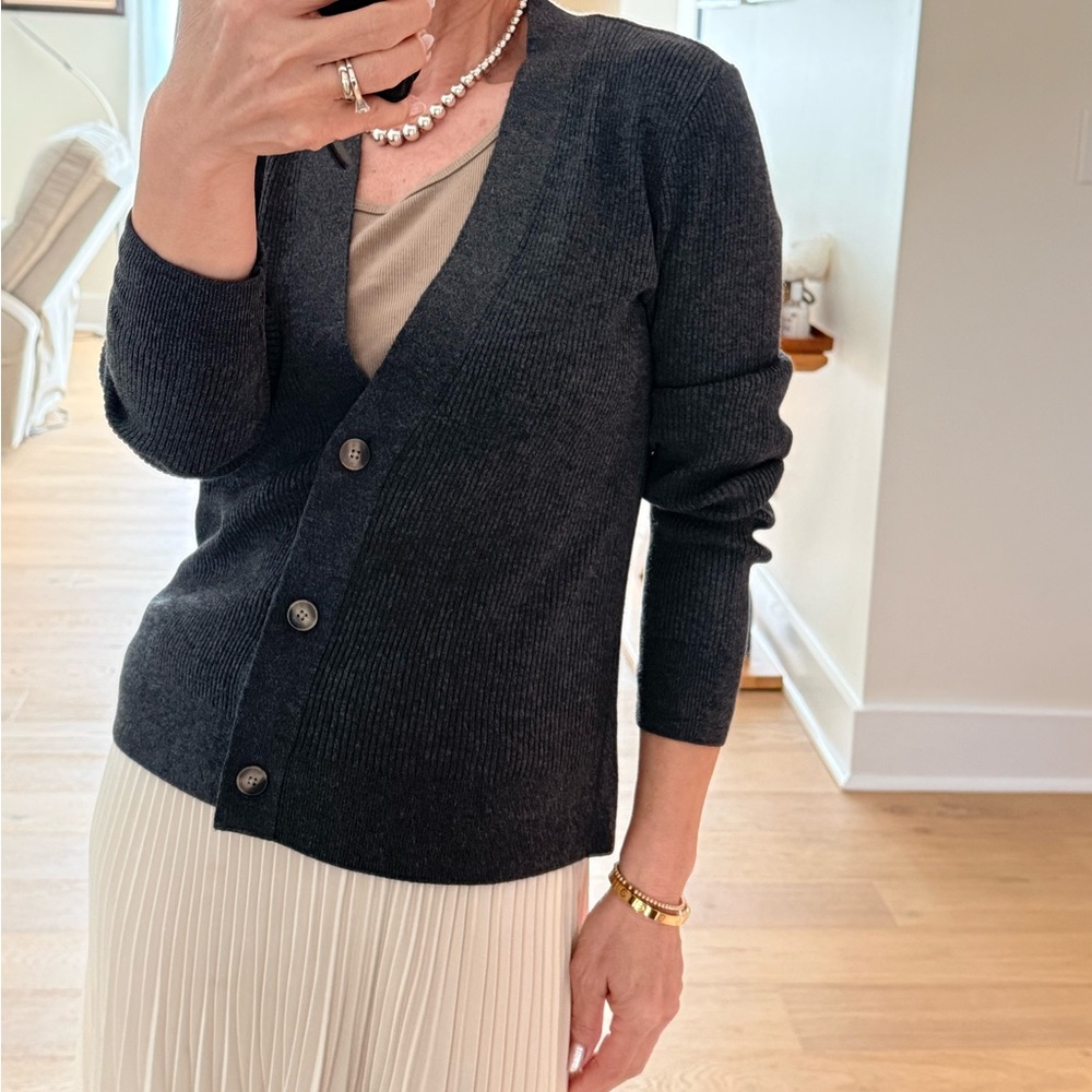 Uniqlo V neck cardigan in charcoal gray size XS